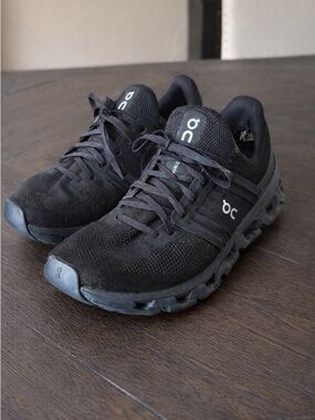 On CloudWomen’s All-Black Athletic Running Shoes